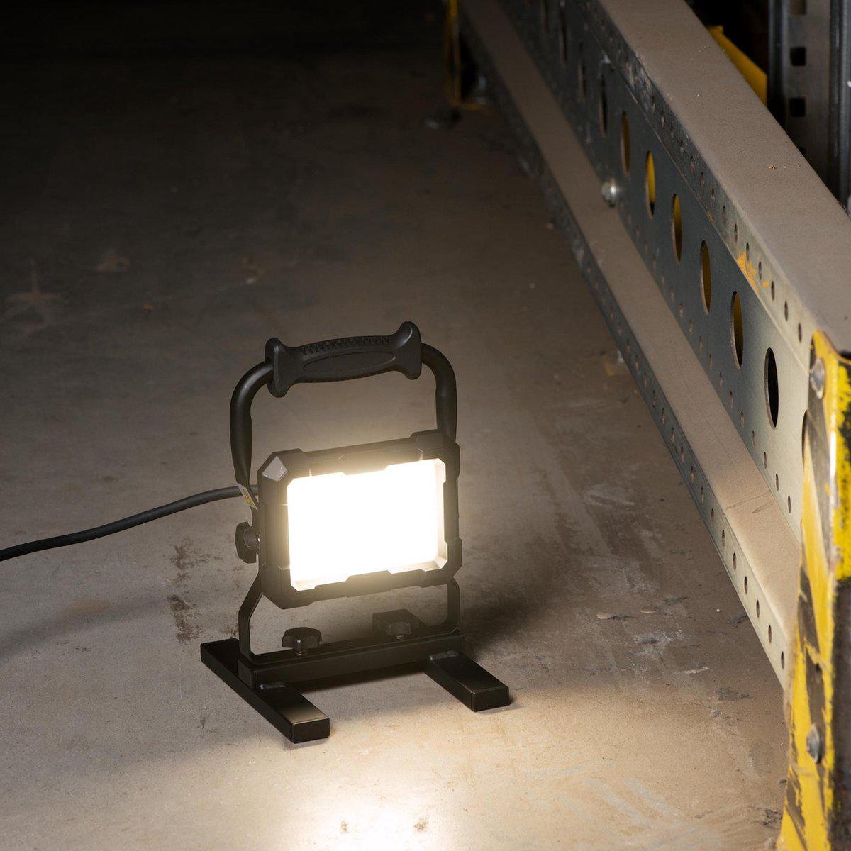LED's Work Professionele LED Bouwlamp 2850 - Rough Service Tested - 5 meter snoer - 30W - IP65 Bouwlampen LED.nl
