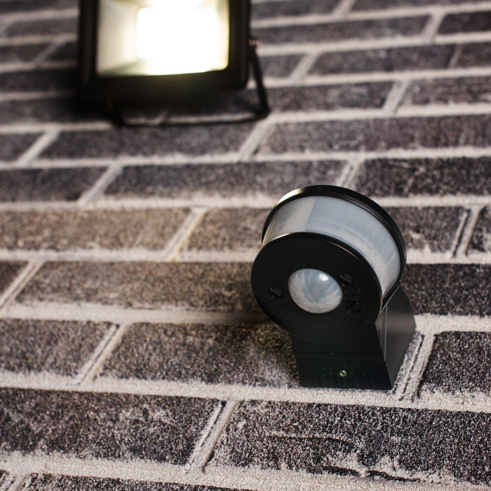 Buitenlamp met sensor aansluiten op schakelaar: zo doe je dat - LED.nl