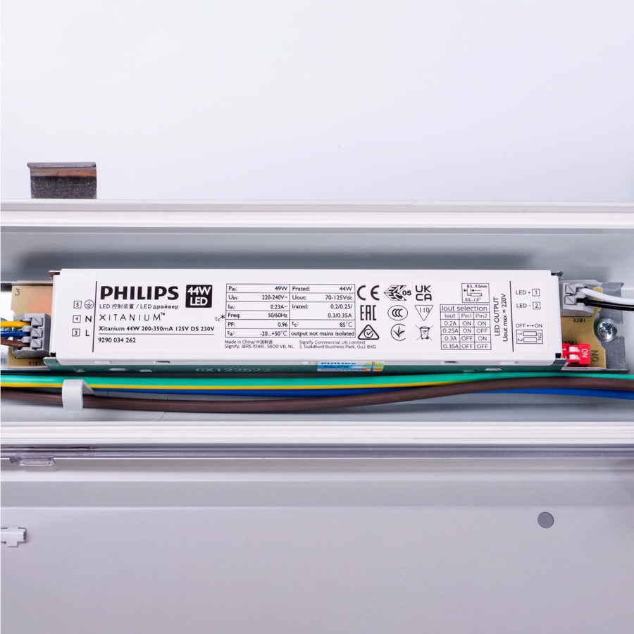 4er-PACK – LED's Light Pro Philips LED TL Leuchte mit Strip 120 cm – Koppelbar – Power Switch – Energielabel B – 5400 lm – 185 lm/W – 30 W – 4000 K - lidstore.shop