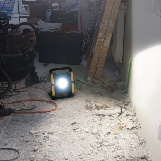 LED's Work 18V Acculamp Werklamp - Incl Adapters - LED Werklamp 5000lm – Klasse 3 • IP54 • IK08 • Dimbaar • Compatibel met Makita, Bosch, DeWalt & Metabo Bouwlampen LED.nl
