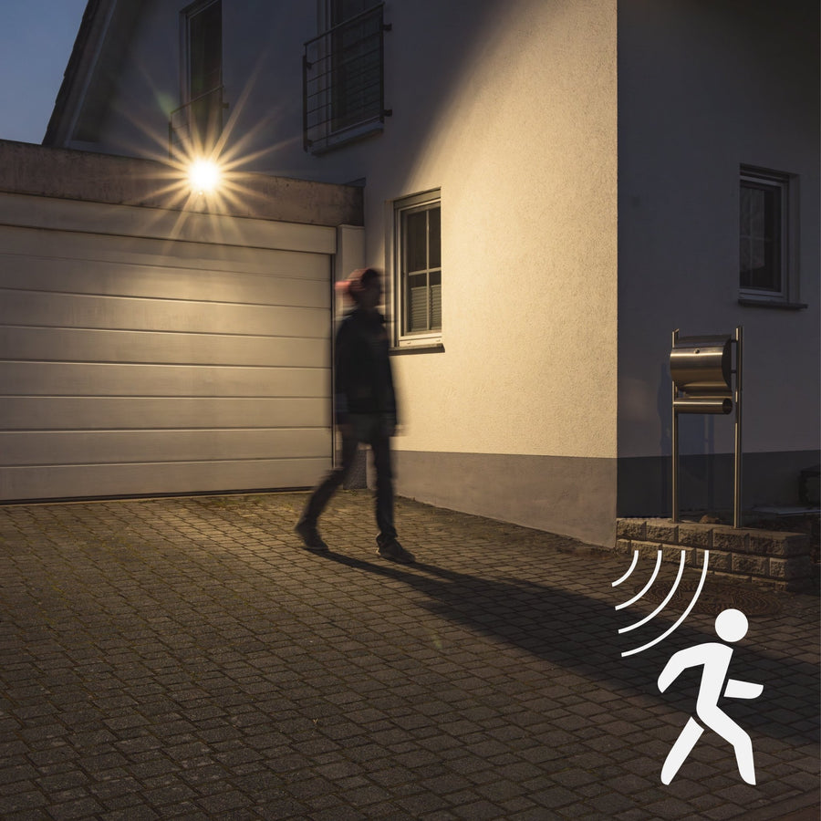 UltraFlood LED Floodlight 50W with Motion Sensor and Daylight Sensor - Tiltable - 8000 Lumen - IP65  - LED.nl