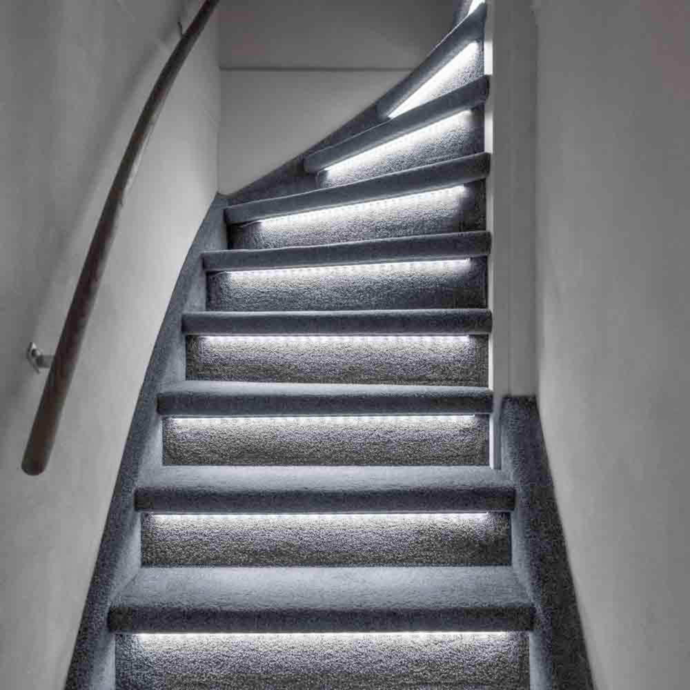 LED's Light Complete LED Trapverlichting set - 15 treden x 80 cm - Lengte aanpasbaar - Koud wit licht Trapverlichting LED.nl