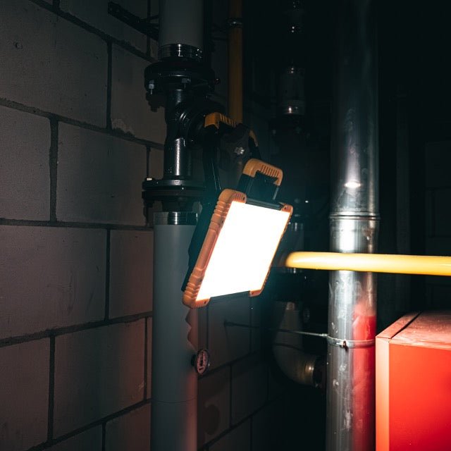 LED's Work Draadloze LED Bouwlamp 5200 - Werkt op accu's van Makita, Bosch, Dewalt, Milwaukee, Metabo – IP54 Bouwlampen LED.nl