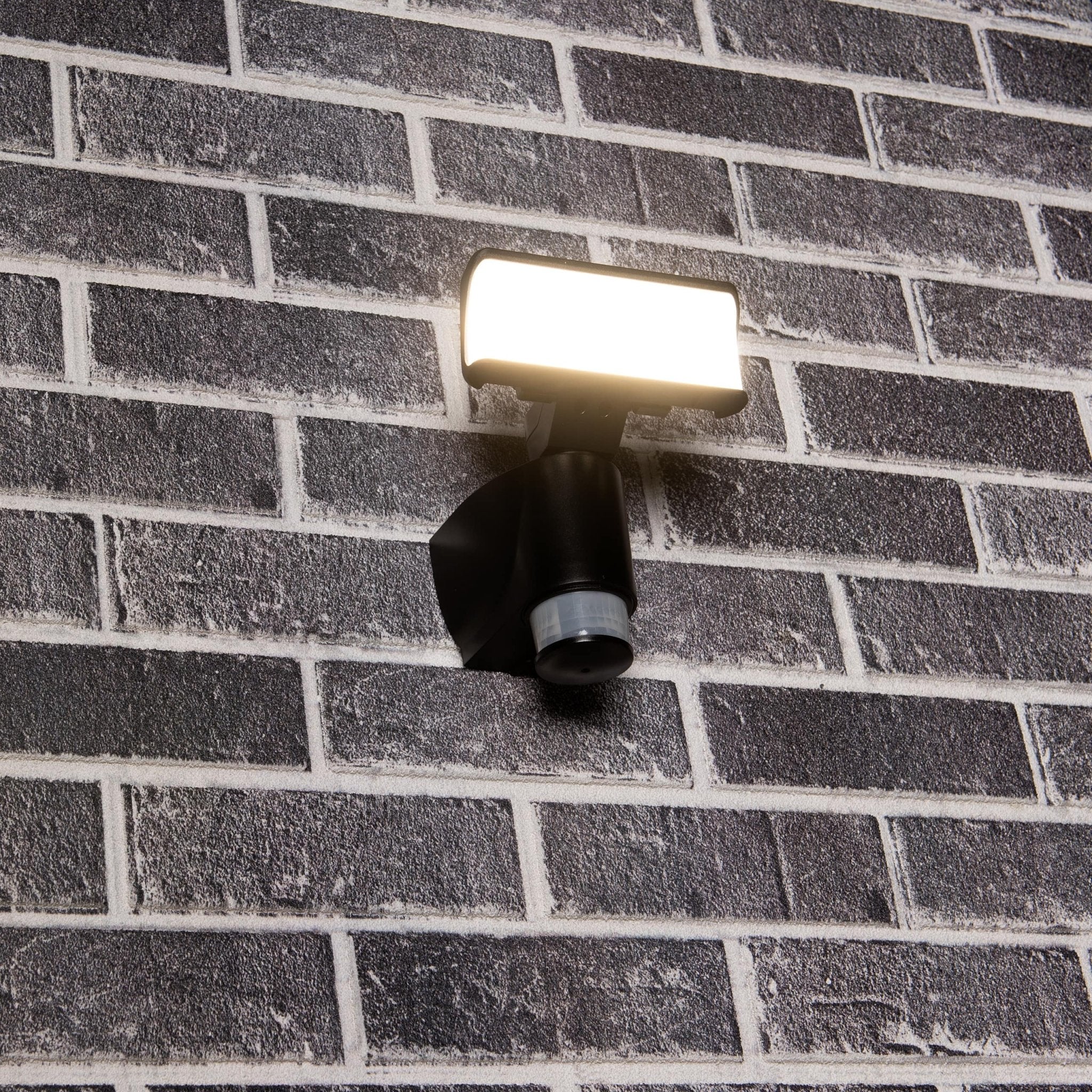 LED's Light LED Schijnwerper met Sensor - Automatische bewegingsvolging - Zwart Lichtbronnen Led.nl