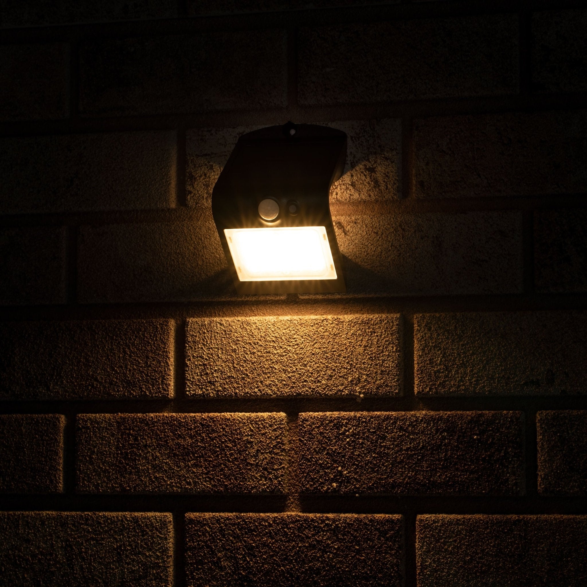 LED's Light Solar LED Buitenlamp met Bewegingssensor 220 - 3 lichtstanden - Automatisch aan/uit - Zwart Buitenlampen LED.nl