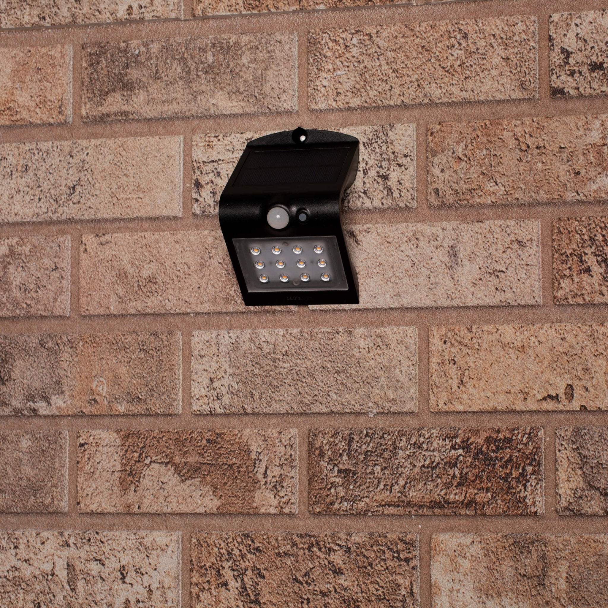 LED's Light Solar LED Buitenlamp met Bewegingssensor 220 - 3 lichtstanden - Automatisch aan/uit - Zwart Buitenlampen LED.nl